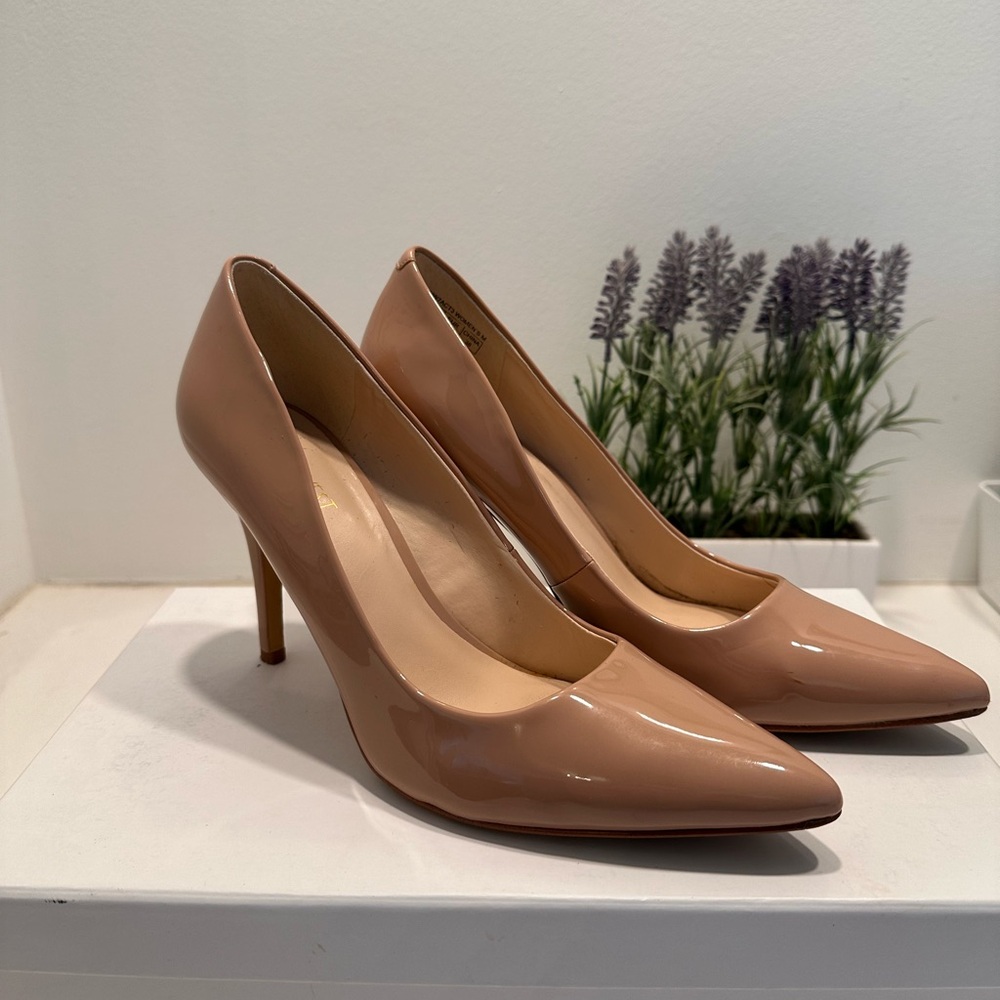 Elegant Nude Pumps